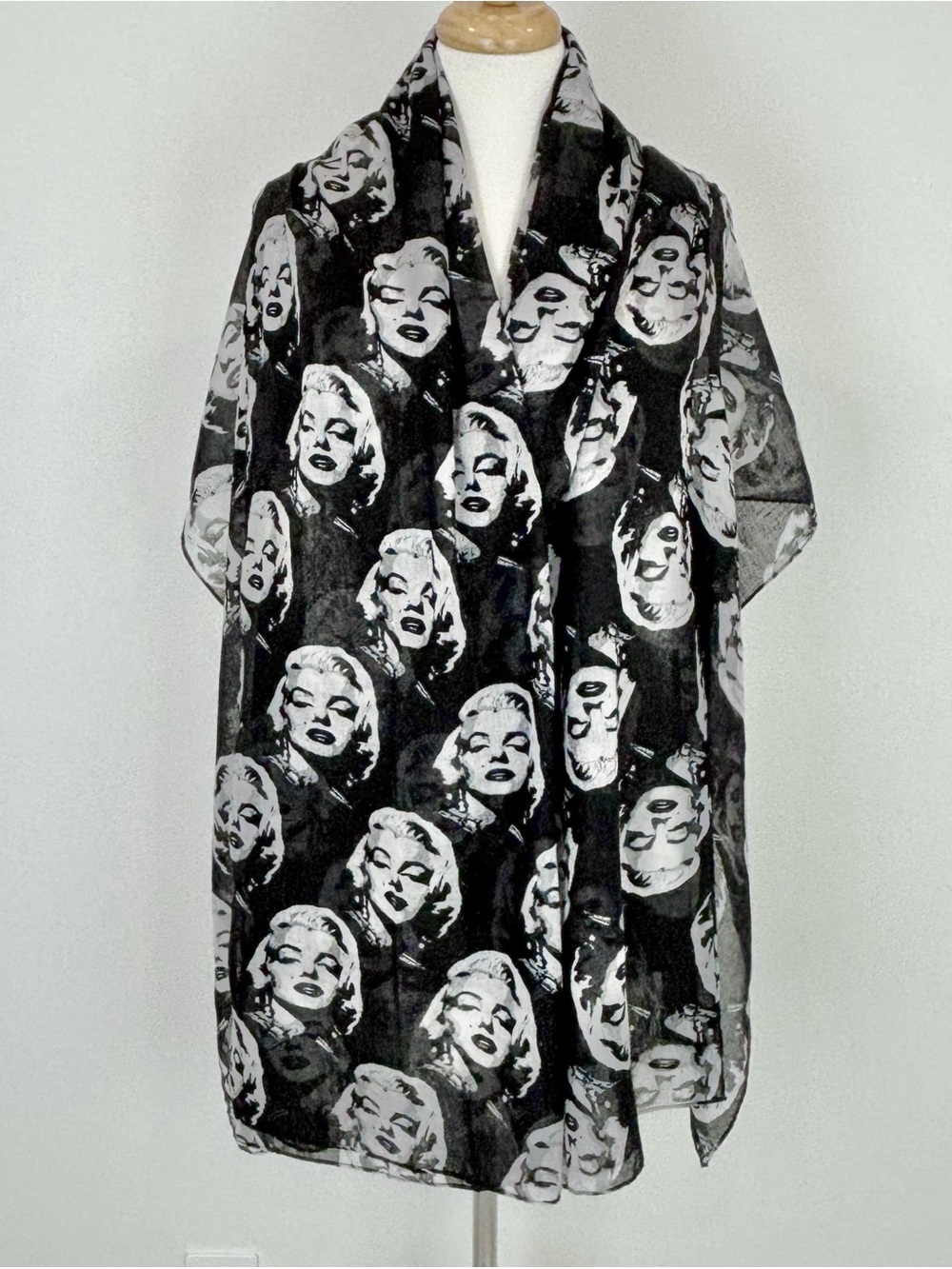 Marilyn Monroe scarf - Picture 4 of 4